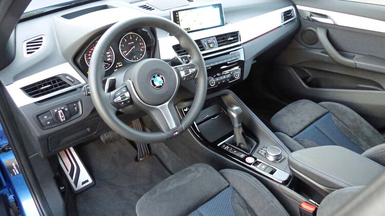 Der dicke Lenkradkranz im BMW X1 vermittelt Sportlichkeit : Kleine