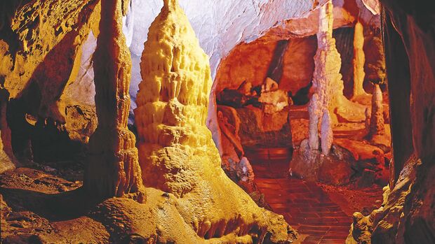 Begehbare Höhlen Attahöhle
