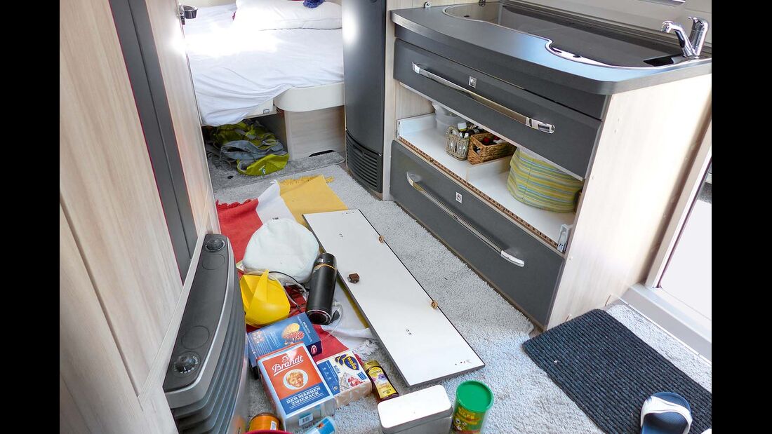 Bisher konnten sich  Küchenschubladen von Hobby-Caravans während der Fahrt öffnen.