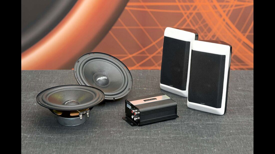 Das Soundpaket I besteht aus Verstärker, Tieftönern und Boxen.