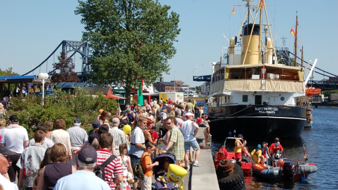 Das größte Stadt- und Hafenfest im Nordwesten "Wochenende an der Jad" von 3. bis 6. Juli 2014 wird in diesem Jahr 40 Jahre. An vier Tagen werden Aktionen und Veranstaltungen präsentiert.