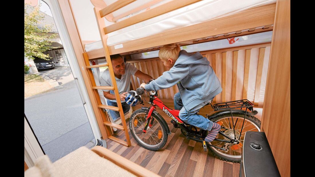 Garage im Stockbett reicht nur für Kinder- und Jugendräder beim Tabbert Vivaldi 560 DM