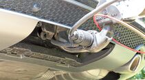 Große Plastikabdeckung über Stoßfänger-Ausschnitt muss manuell entfernt werden beim Audi Q5