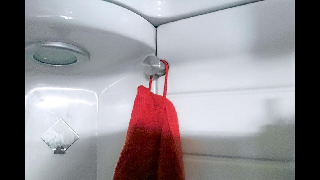 Handtuchhaken in der Duschkabine