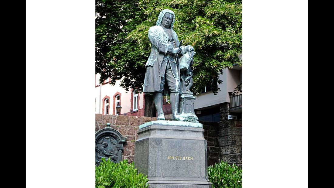 In Eisenach erinnert ein Denkmal an Johann Sebastian Bach.