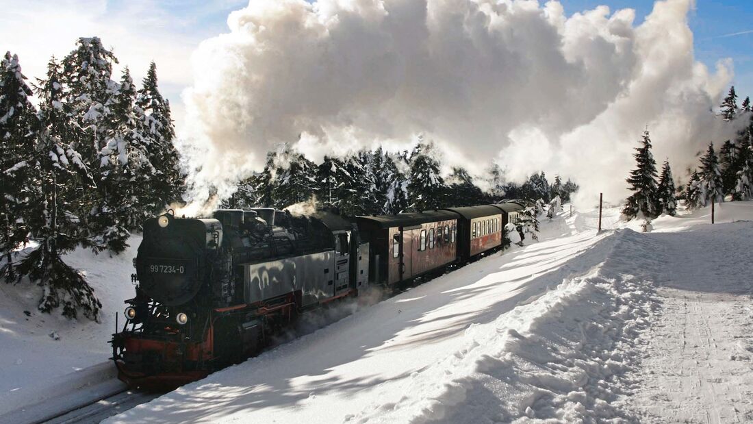 Mit Volldampf zum Brocken – die Züge der Harzer Schmalspurbahn fahren ganzjährig, im Winter ist die Tour aber besonders schön.