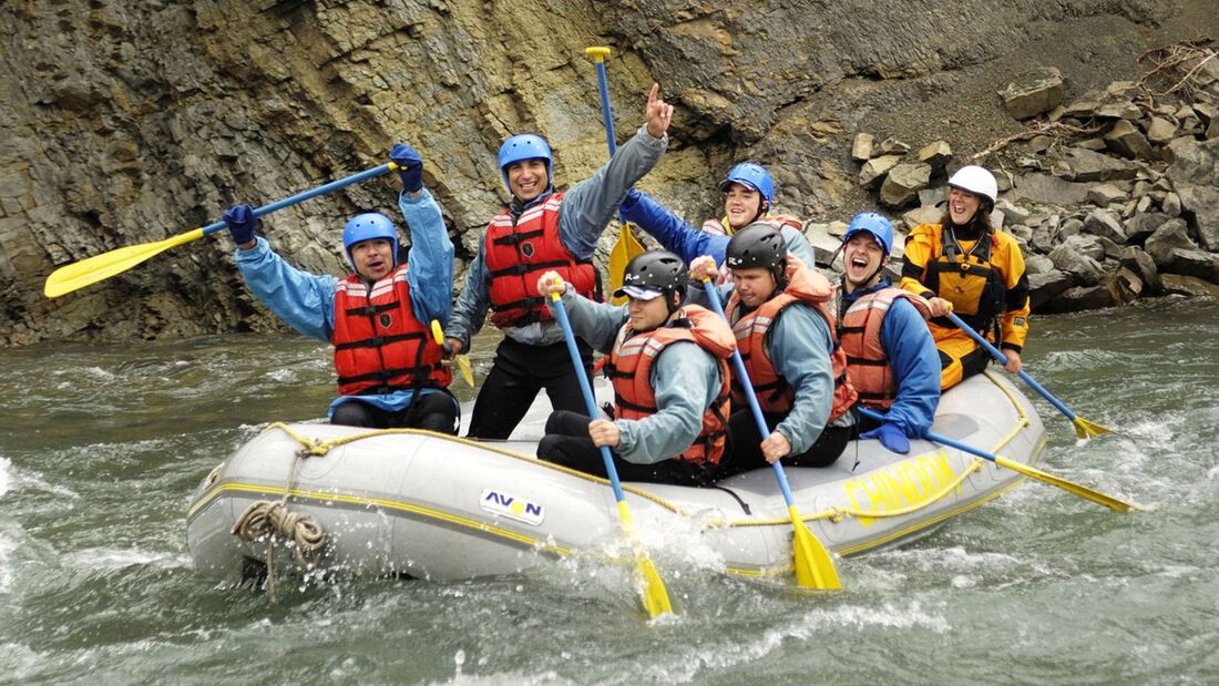 Rafting, Kanufahrten oder Wanderungen komplettieren das Abenteuerprogramm in den Rocky Mountains.