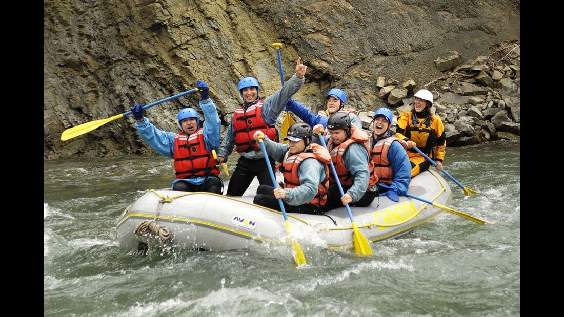 Rafting, Kanufahrten oder Wanderungen komplettieren das Abenteuerprogramm in den Rocky Mountains.