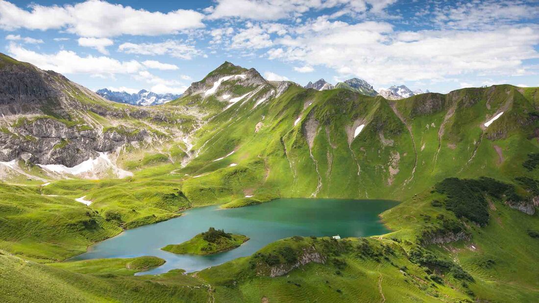 alpin lake schreeksee in bavaria, allgau alps, germany